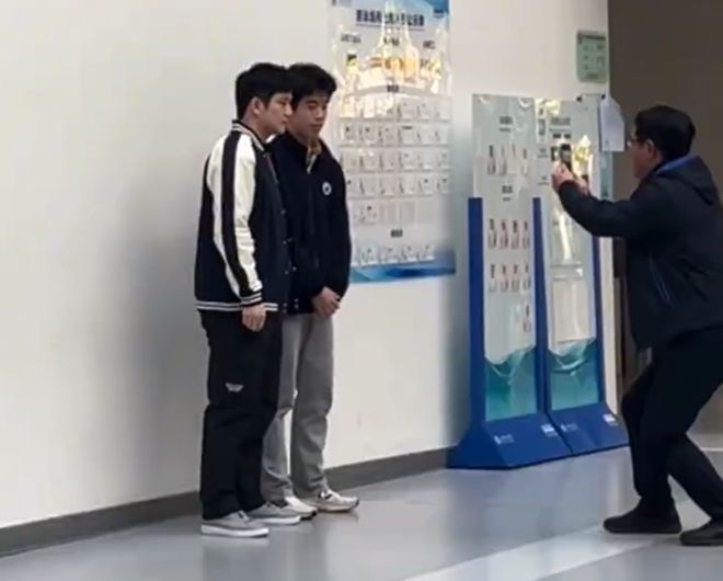 服新发型网友：别忘了领三好学生证书凯发K8登录樊振东回上海交大穿校